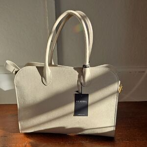 Claudia Firenze Cream Shoulder Bag Italian Leather New Pretty Color Well Made